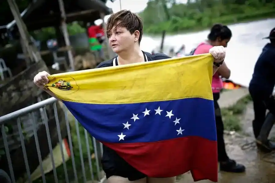 Venezolanos esperan reactivación del parole humanitario para emigrar