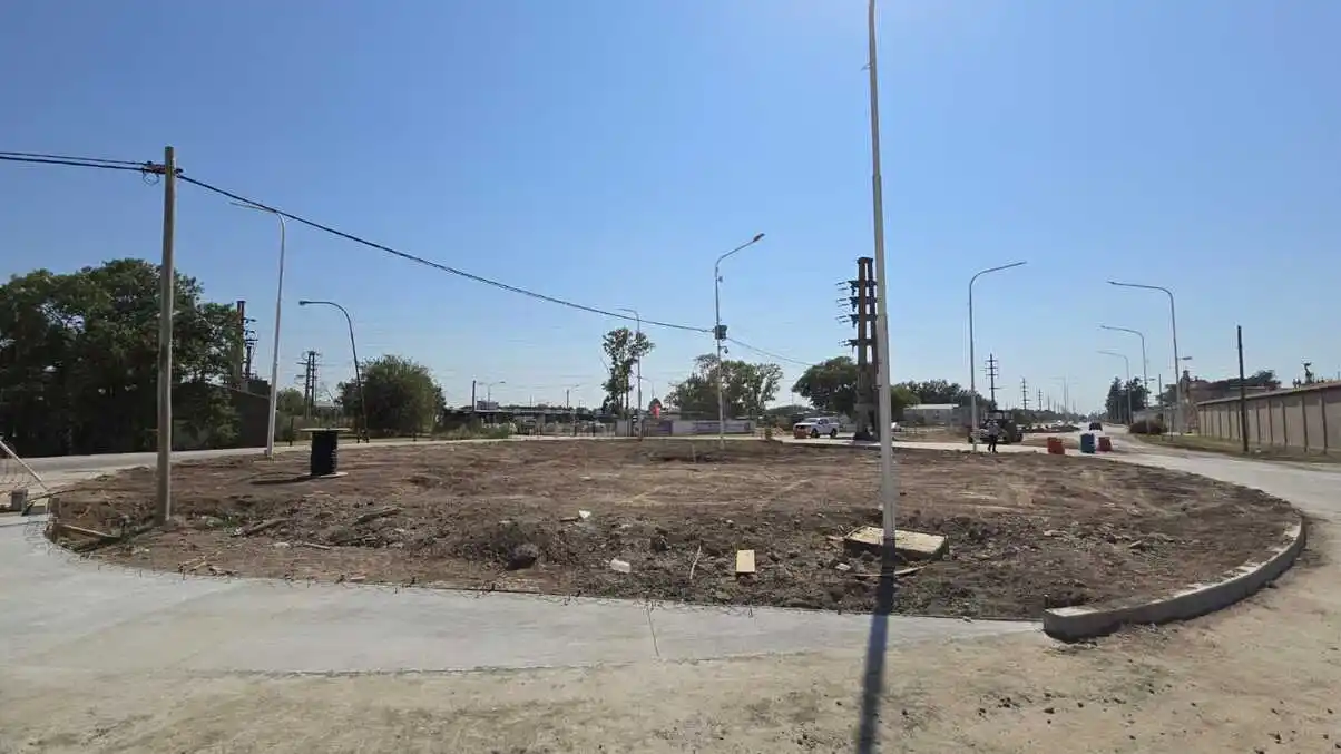 Por la obra en ejecución se recomienda circular con precaución por el sector