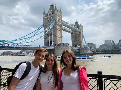 Felipe Coissón, Guillermina Carbone, Martina Duvillard en Inglaterra 2ª parte
