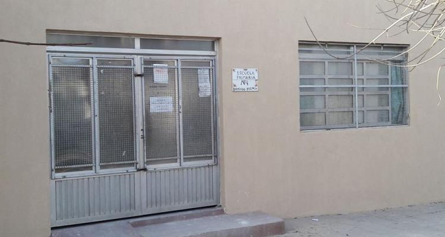 Encontraron un revólver y un cuchillo en la mochila de un alumno de 12 años en la Escuela N° 4