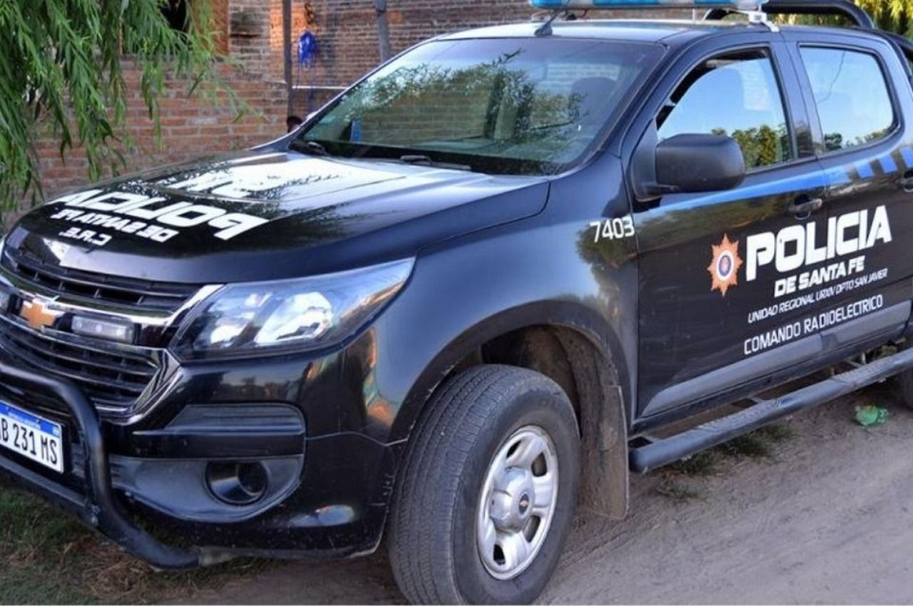 Apuñalaron a un joven y luego balearon su casa en barrio Santa Marta