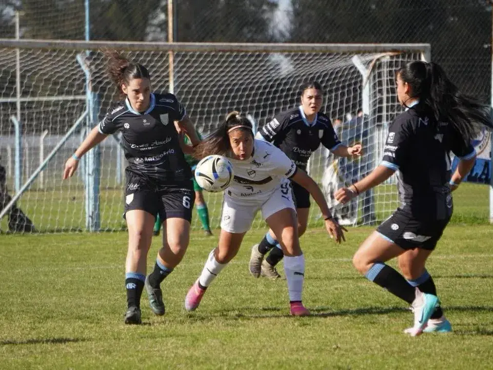 Las Cremosas perdieron 2 a 0 ante el Calamar. Foto: Prensa AR