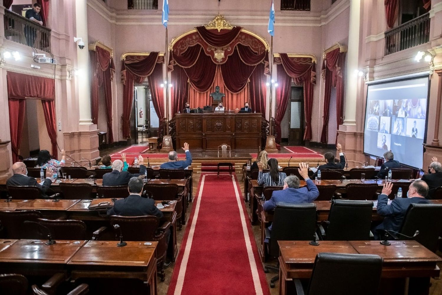 El Senado convirtió en ley la capacitación obligatoria en género en las entidades deportivas de la provincia