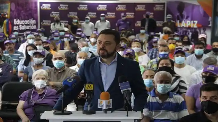 A FAVOR DE ANTONIO ECARRI: dirigente Ismael León declina aspiración a la alcaldía de Caracas