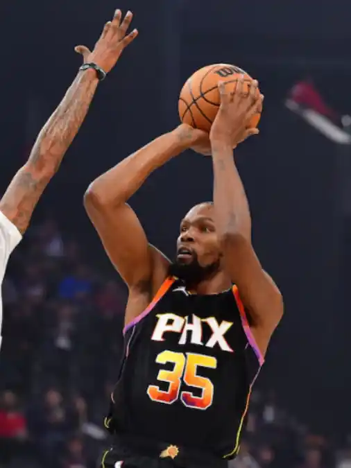 La NBA despide el año con un maratón de partidos electrizantes