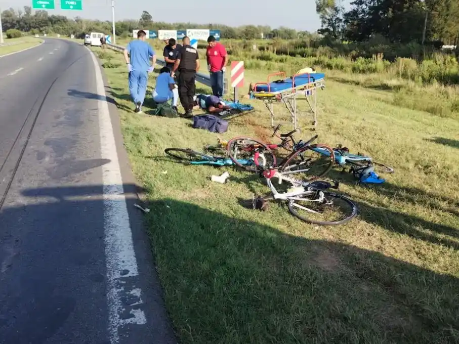 Una camioneta atropelló a cuatro ciclistas en la ruta 9 (Foto: Infofunes)
