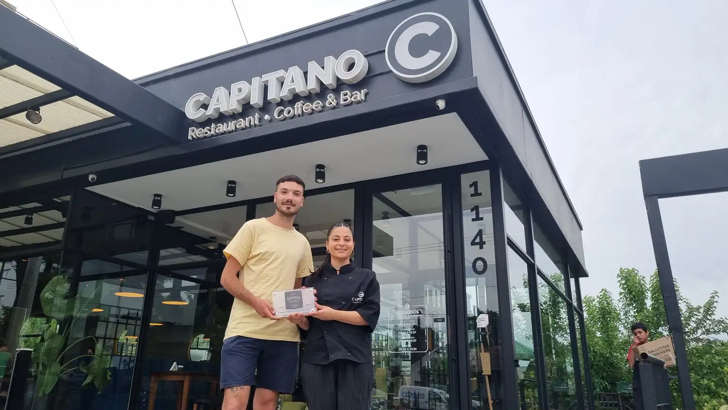 La propuesta ganadora resultó el Sándwich en pan de chipá, Spianatta a las finas hierbas Cagnoli y cebollas encurtidas preparado por CAPITANO.