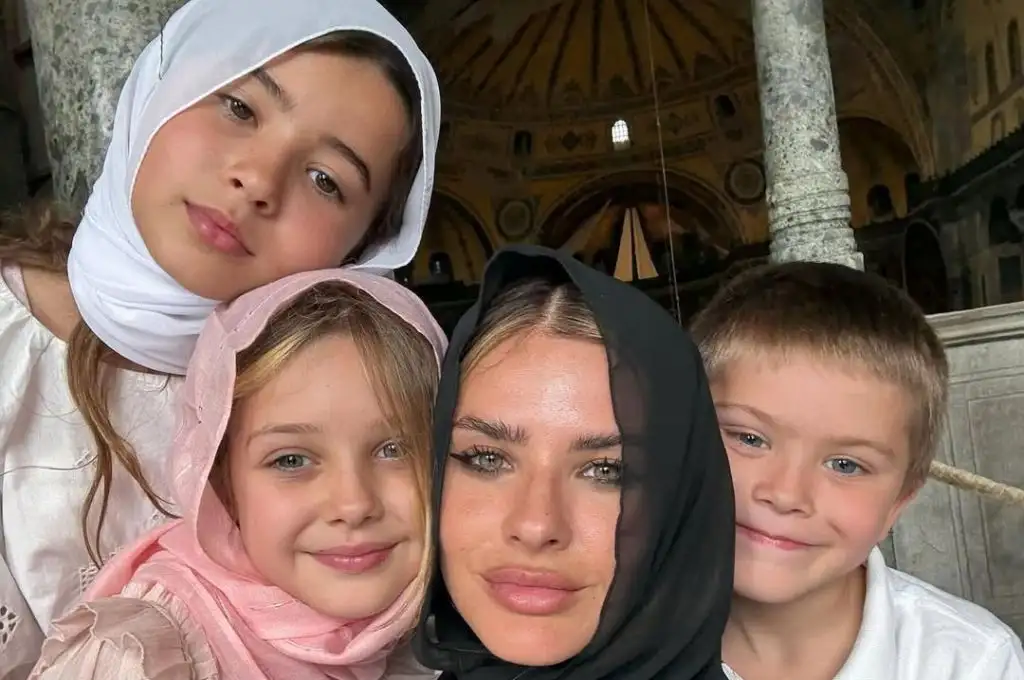 China Suárez con sus hijos
