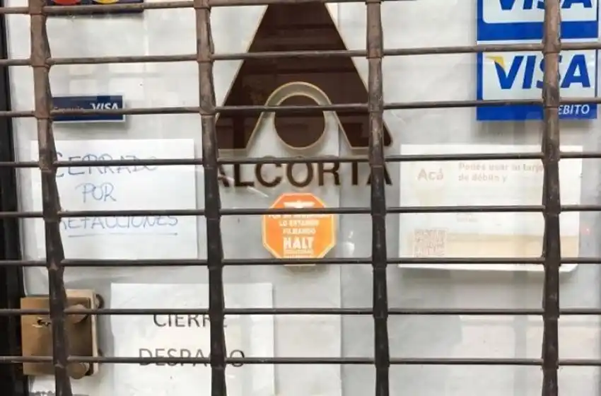 Cerró la confitería «Alcorta» y dejó a doce empleados en la calle