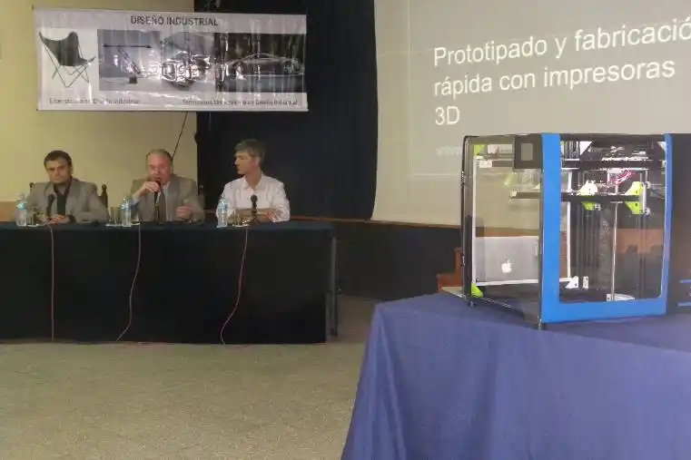 Santa Fe: Estudiantes diseñaron la primer impresora 3D de Latinoamérica