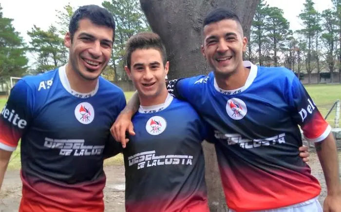 Del Valle y Mataderos juegan con la zona A como objetivo