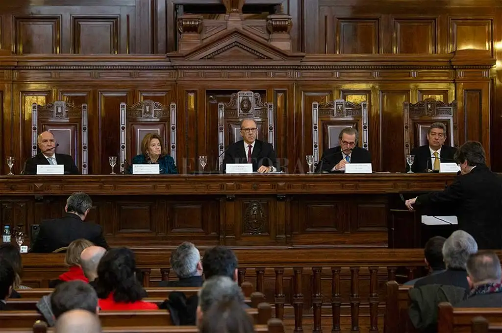 Bruglia y Bertuzzi seguirán en el cargo de manera provisoria