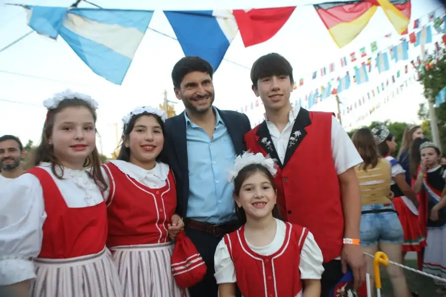 El gobernador participó en Estación Clucellas la 17° Fiesta del Inmigrante