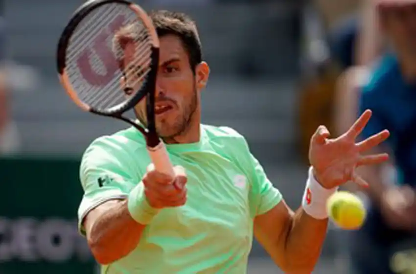 Mayer sigue al acecho en París