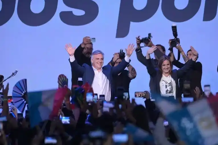 Martín Llaryora, el candidato de Juan Schiaretti, se impone por tres puntos en Córdoba