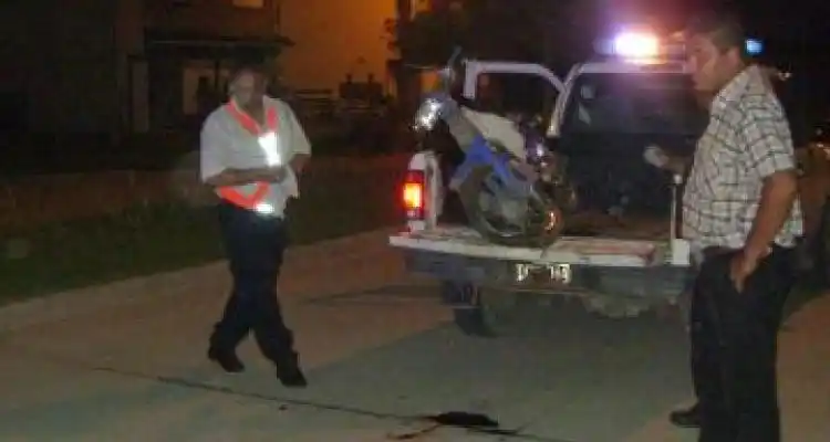 Murió un hombre en accidente entre una moto y un auto