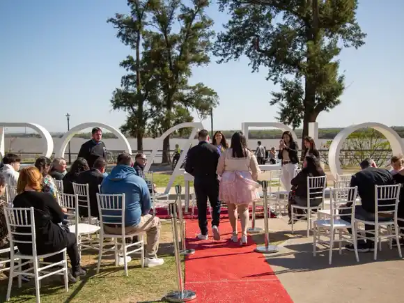 Abrieron las inscripciones para poder casarse en el Pasaje Luetich y en el Rosedal del Parque Independencia