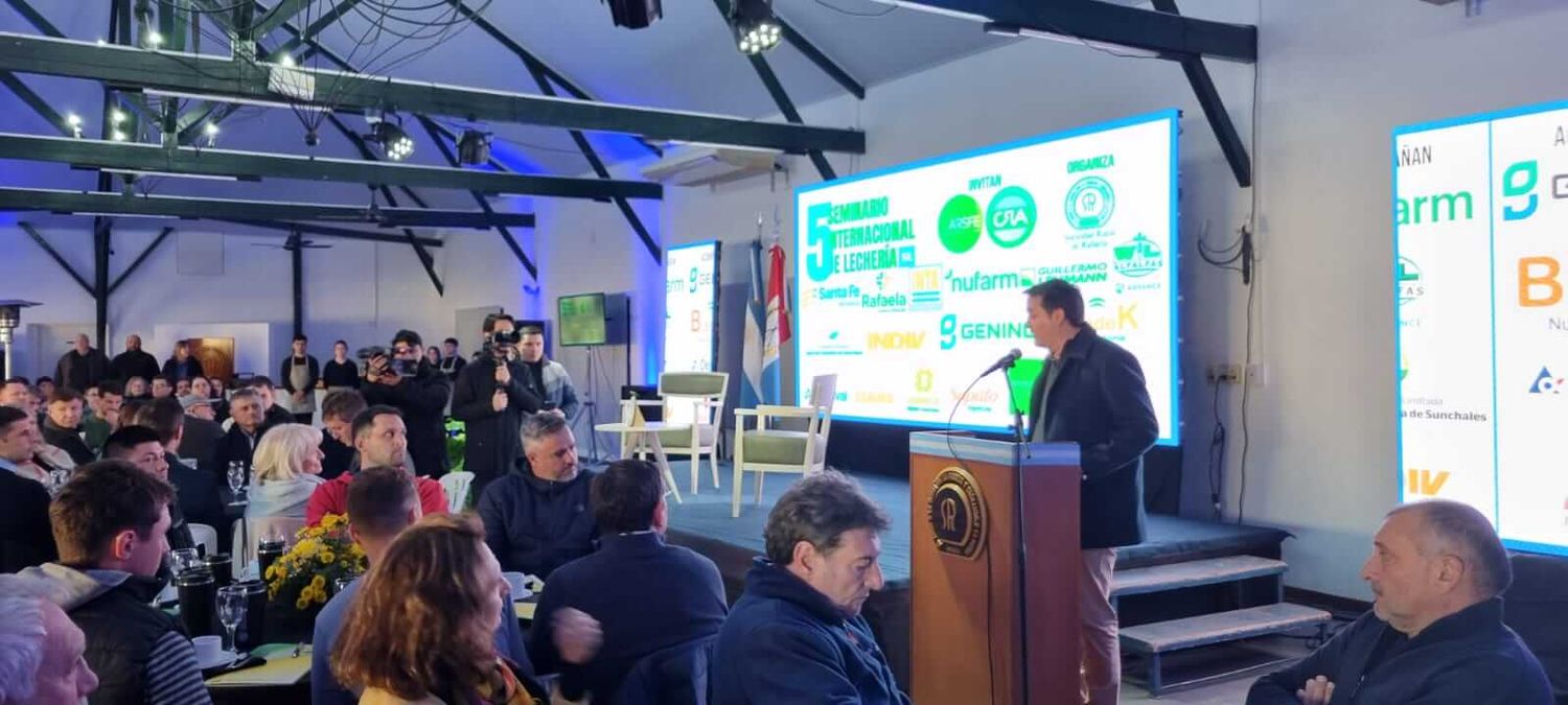 Finalizó 5º Seminario Internacional de Lechería en Rafaela 10 Finalizó el 5º Seminario Internacional de Lechería: diálogo, consenso y trabajo conjunto para una lechería más eficiente, sostenible y arraigada - 3