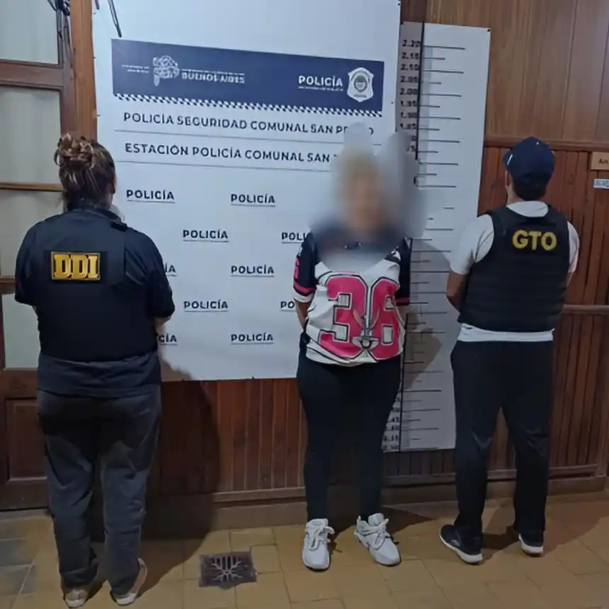 La mujer fue apresada y puesta liberada tras ser notificada.