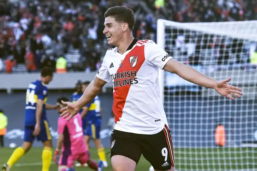 Julián Alvarez fue elegido mejor futbolista de América y Gallardo quedó segundo entre los DT