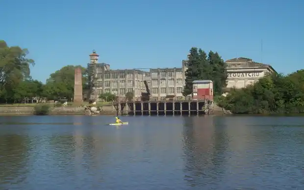 Derrame de fuel oil del ex Frigorífico al río Gualeguaychú: La Justicia Federal citó a indagatoria a dos exfuncionarias