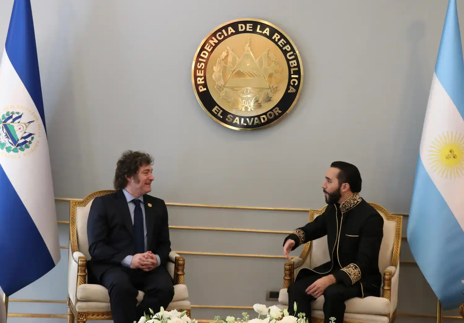 Milei con Bukele: guiño sobre la reelección y optimismo económico