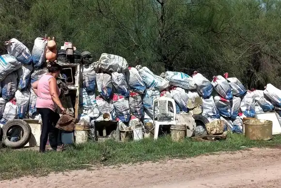 Ríos limpios: una nueva acción de vecinos solidarios en la región