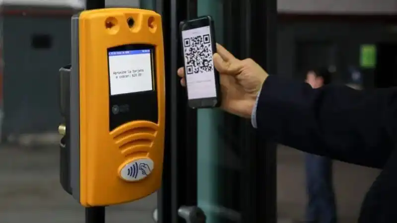 Banco Nación: 100 mil viajes diarios en colectivos de todo el país ya se pagan con tarjeta y QR