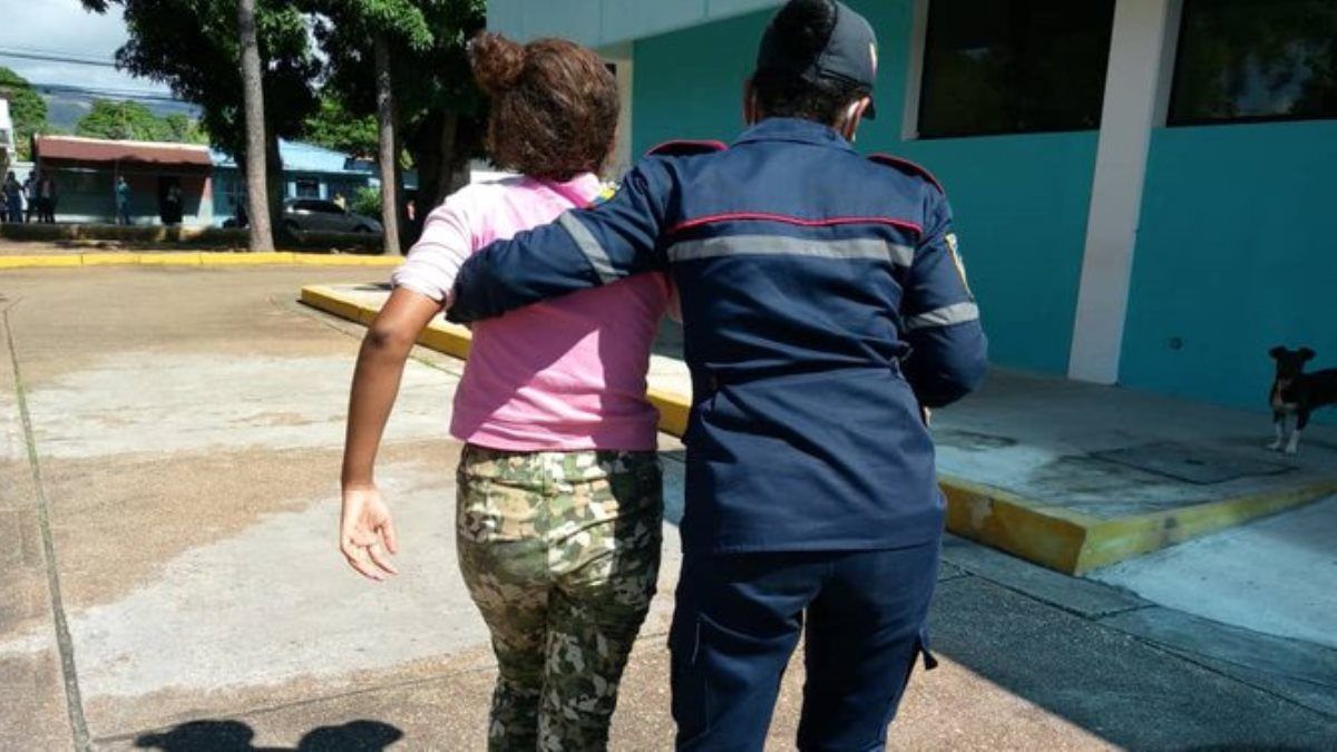 MUJER Y DOS MENORES intentaron matarse los piojos con peligroso insecticida y esto pasó
