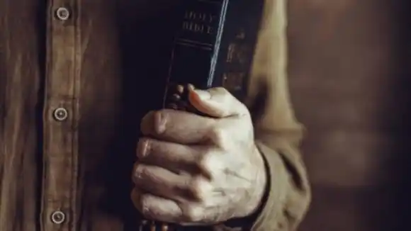 Víctima de 5 falsos «sanadores espirituales», joven presuntamente endemoniado murió en RITUAL DE EXORCISMO dentro de una iglesia