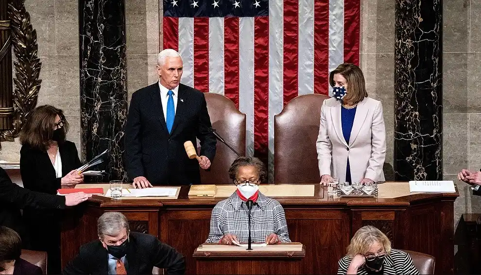 Tras los disturbios, el Congreso de Estados Unidos ratificó la victoria electoral de Biden