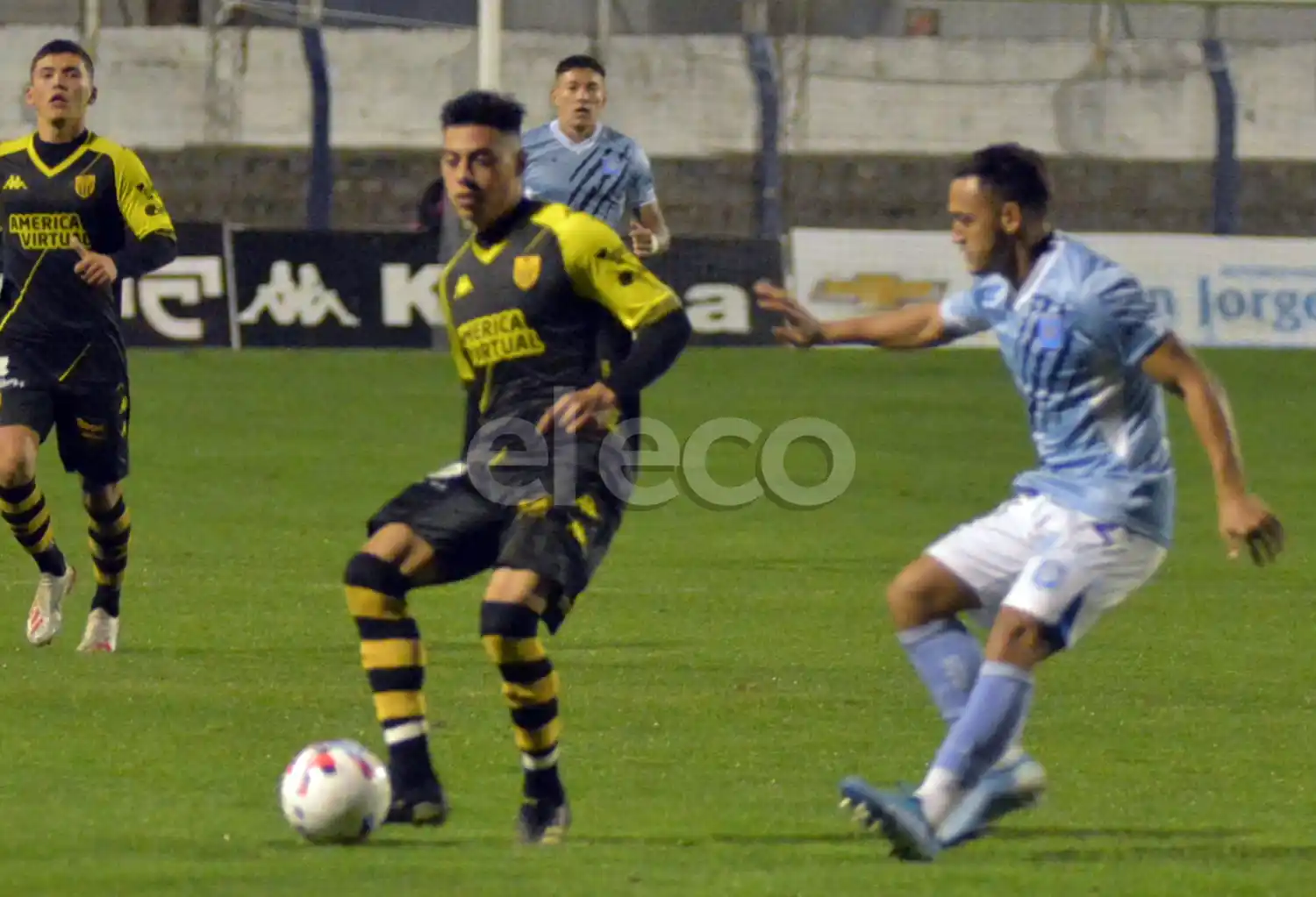 Rojas conduce un ataque de Santamarina.