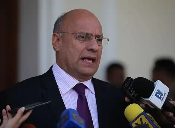 Diputado Dávila denuncia asedio contra periodistas en la jornada electoral