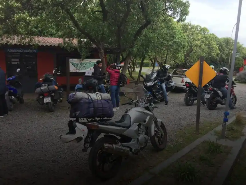Las motos “coparon” un sector de la Villa Díaz Vélez