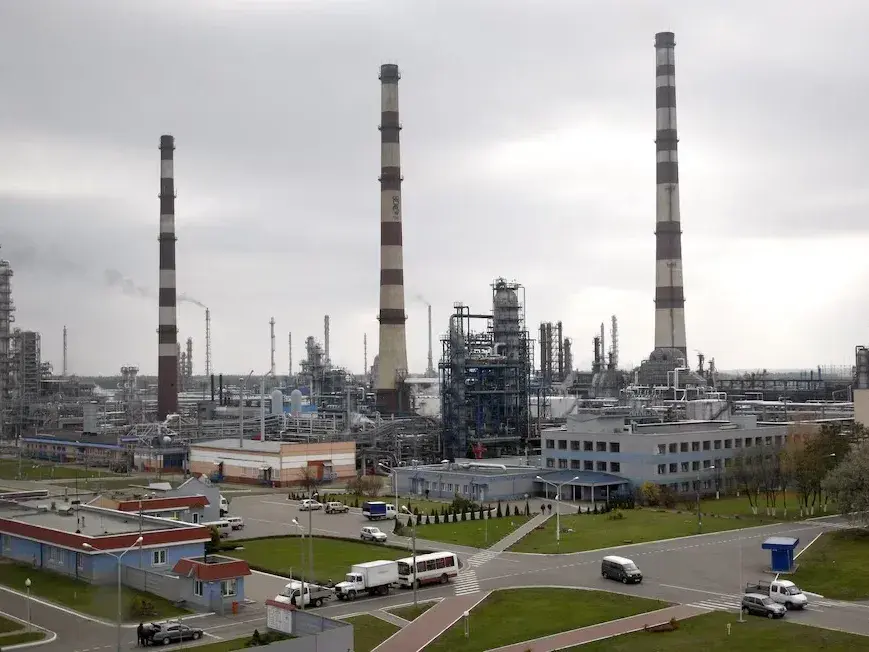 El petróleo cayó por tercera jornada consecutiva por la expectativa de una reanudación parcial del principal oleoducto saudí