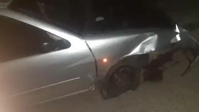 Les reventó una cubierta y perdieron el control: una mujer y dos menores fueron hospitalizados