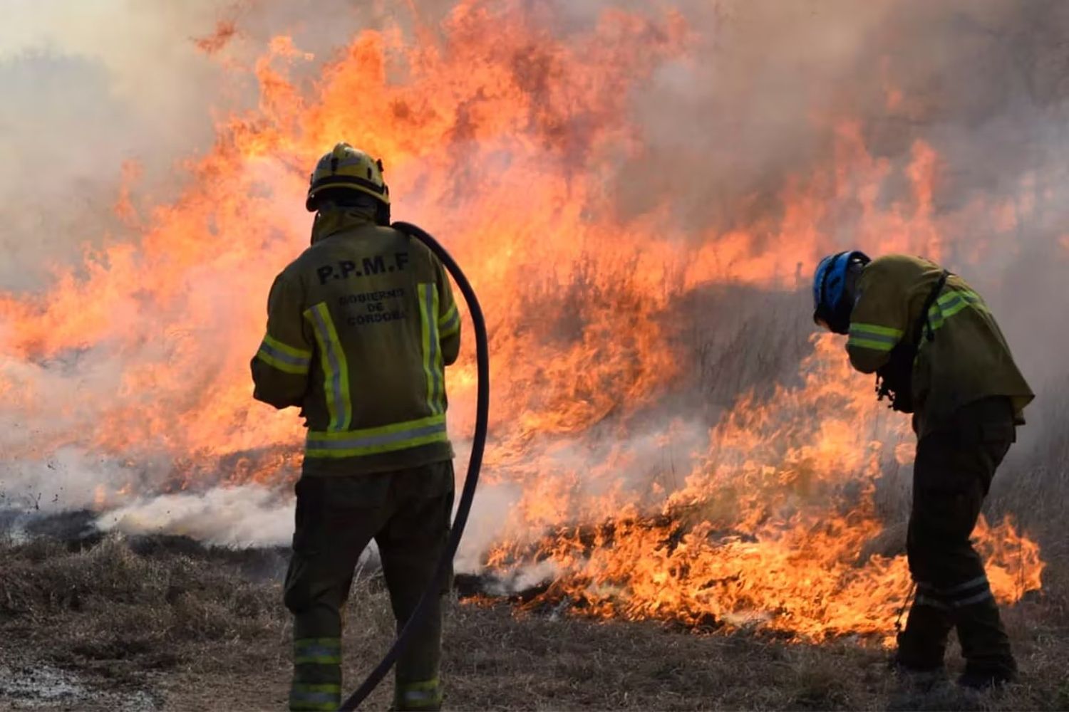 Se reavivan los incendios forestales en Córdoba y prevén días críticos por los vientos