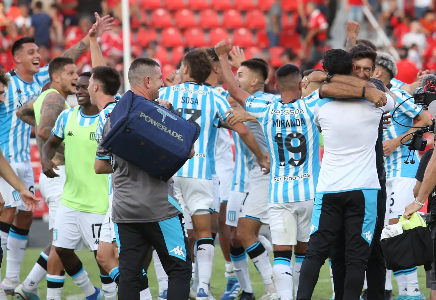 Racing se abrazó a un triunfo esperado.