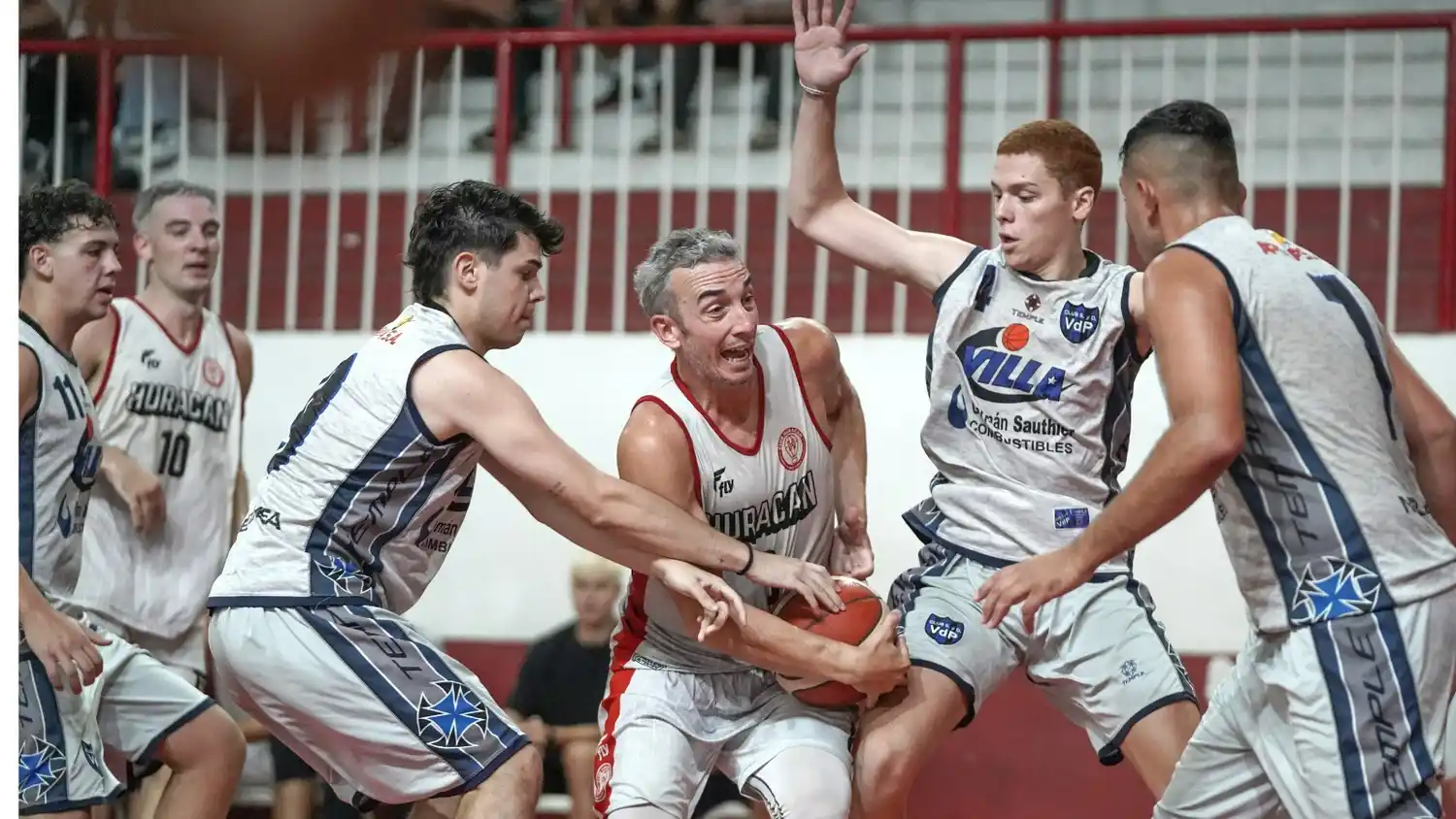 Huracán derrotó a Villa del Parque y es uno de los líderes del campeonato