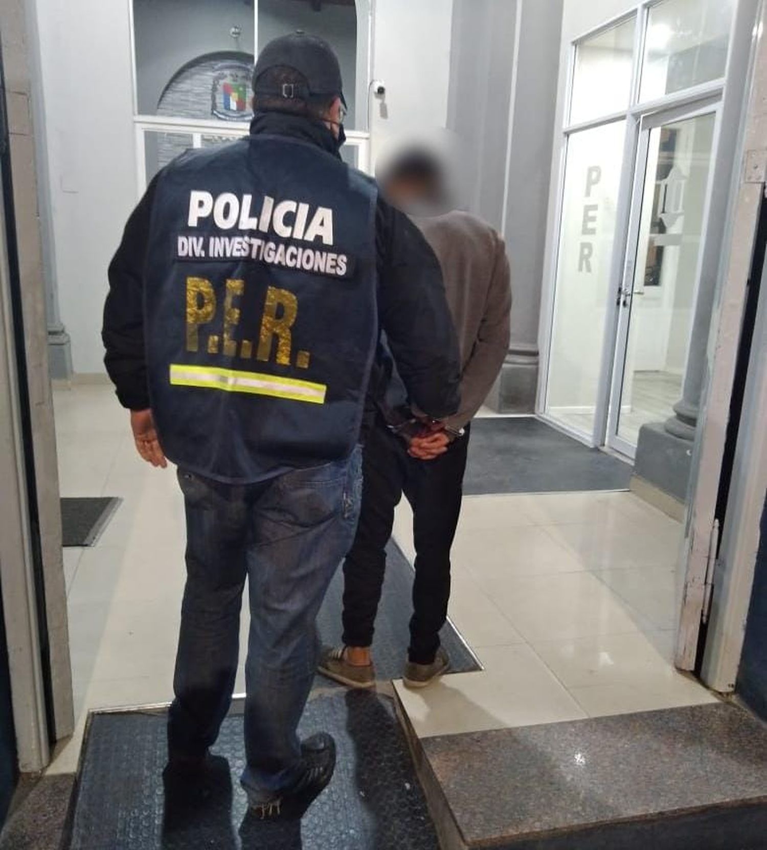 Encontraron elementos relacionados con un robo y detuvieron a un joven