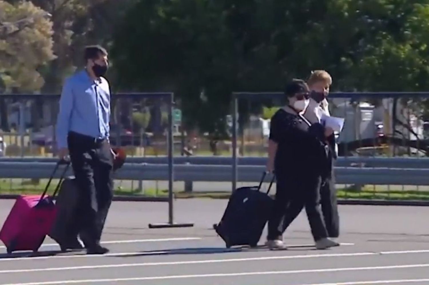 Una protesta impide el acceso de autos al aeropuerto de Ezeiza