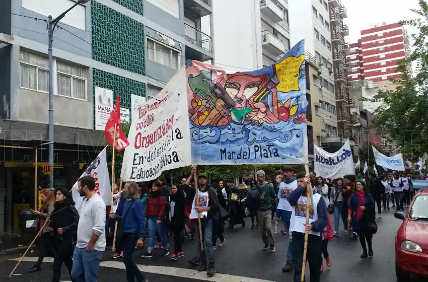 Suteba afirma que la adhesión al paro llega al 80% en Mar del Plata