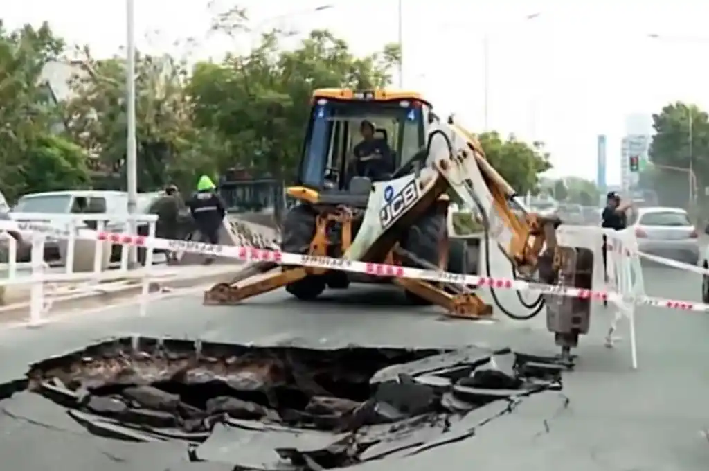 Pasó cerca del Puente Pueyrredón y la estación de trenes de Avellaneda.