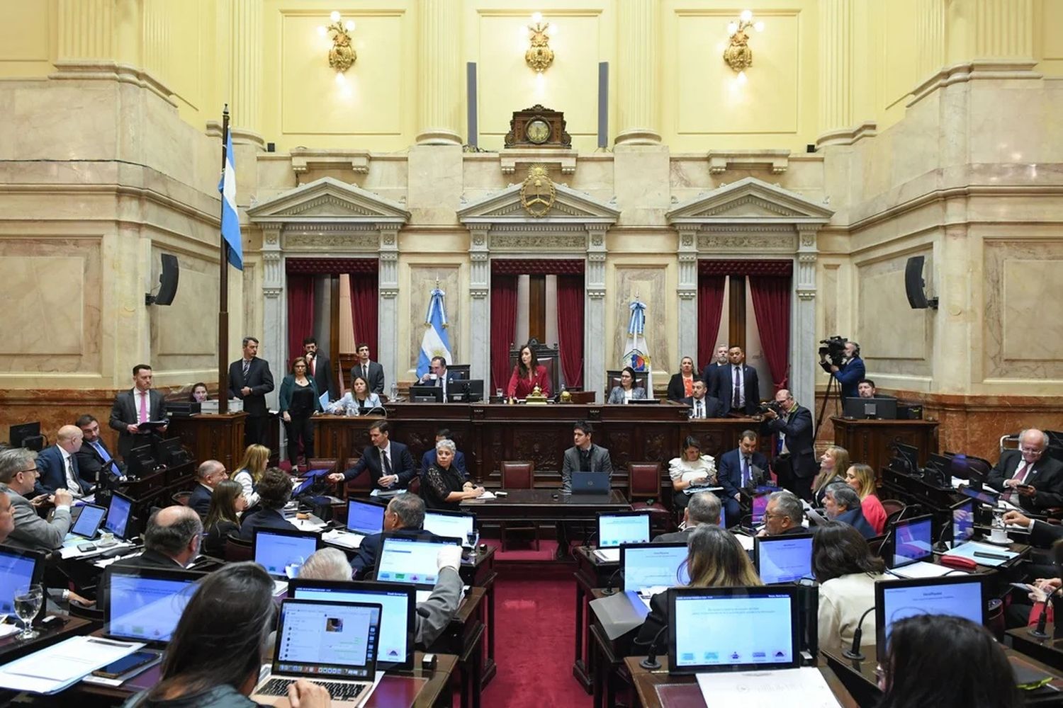 Sesiona el Senado bajo la presidencia de Victoria Villarruel