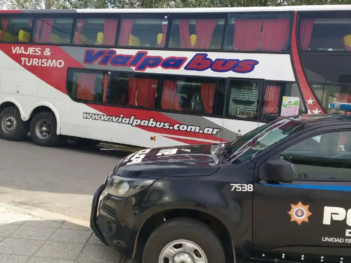 Una pesadilla en pleno viaje: cerca de Rafaela, delincuentes armados asaltaron a los pasajeros de un colectivo 
