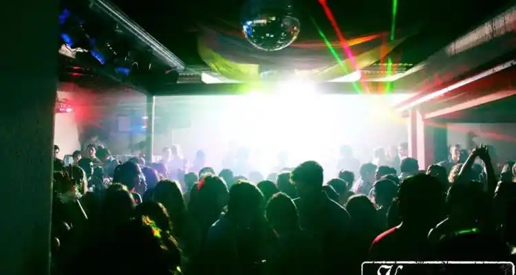 Clausuraron un local nocturno por presencia de menores