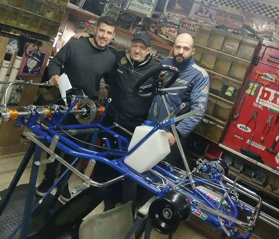 Mariano Moyano se presenta con chasis nuevo en Marcos Paz y apunta alto en el Metropolitano