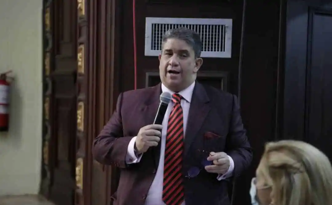 José Gregorio Correa pide a la OMS liberar licencias y tratamientos médicos contra COVID-19