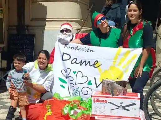 El Hospital Centenario recibió la donación de dos ventiladores para pediatría y juguetes para los niños