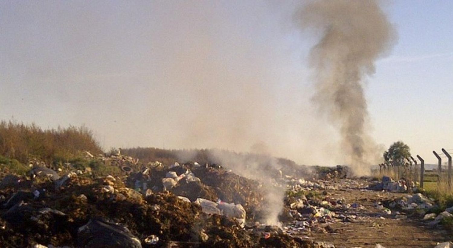 Coronel Pringles: Intiman al Intendente Oreste por basural a cielo abierto